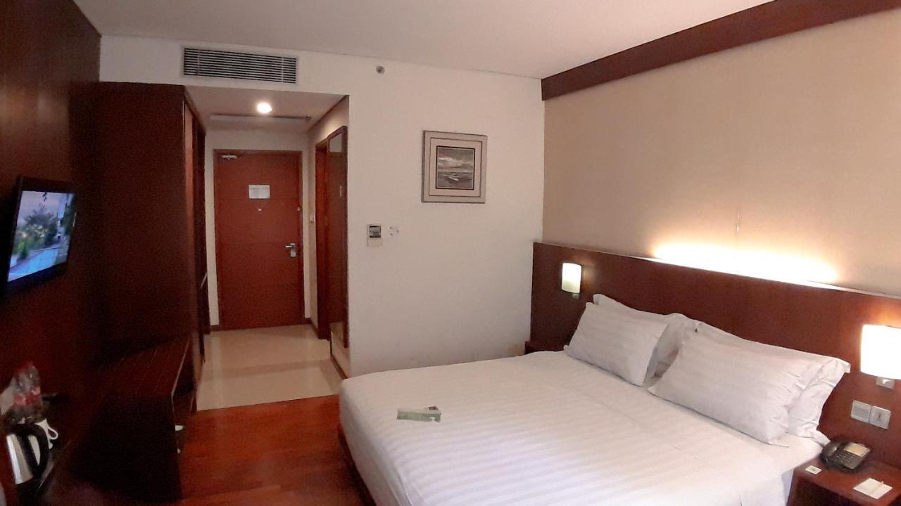 Oak Tree Emerald Hotel & Coventions Semarang Exteriér fotografie